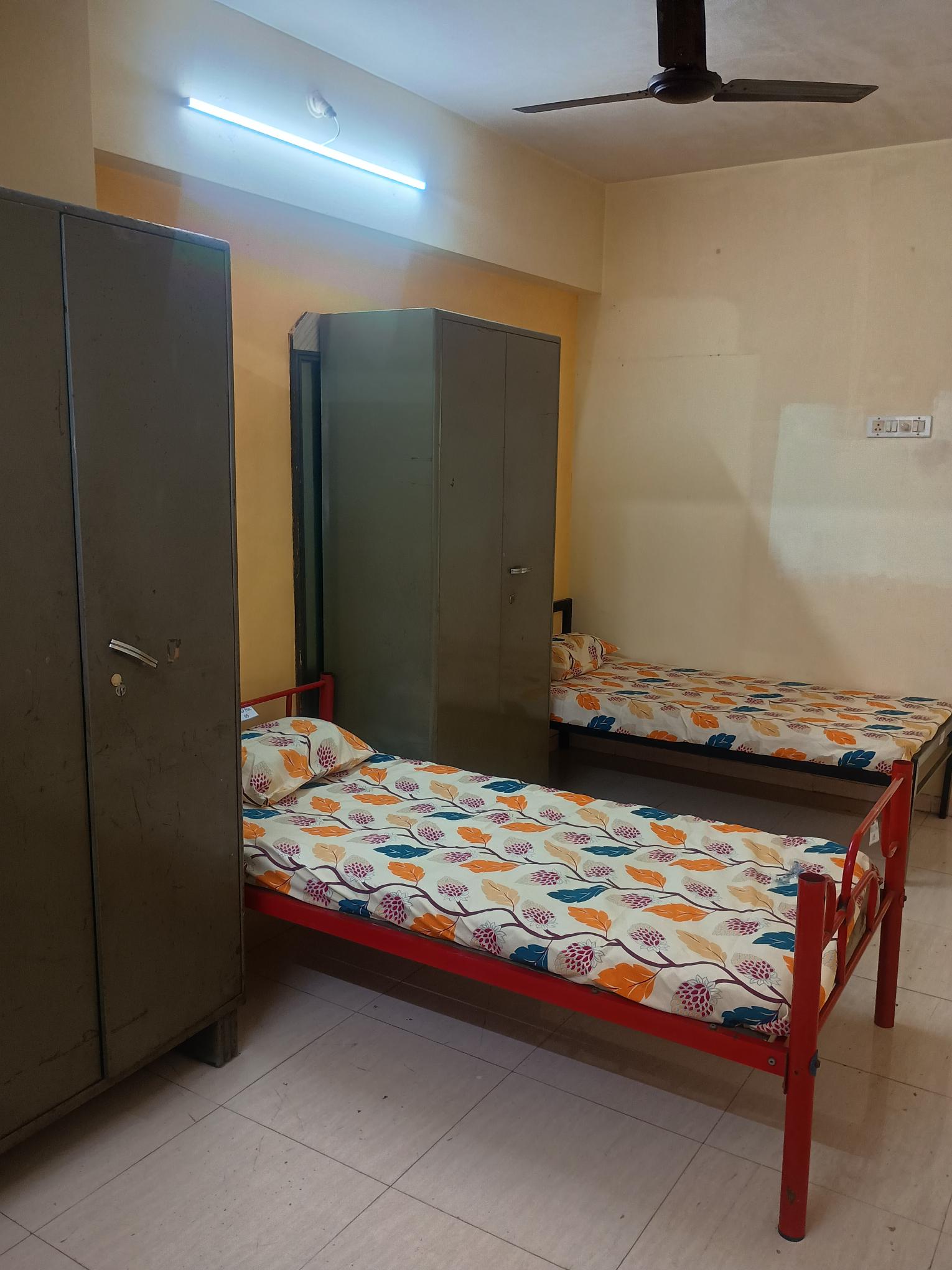 Girls PG bedroom in Goregaon East Mumbai for working women