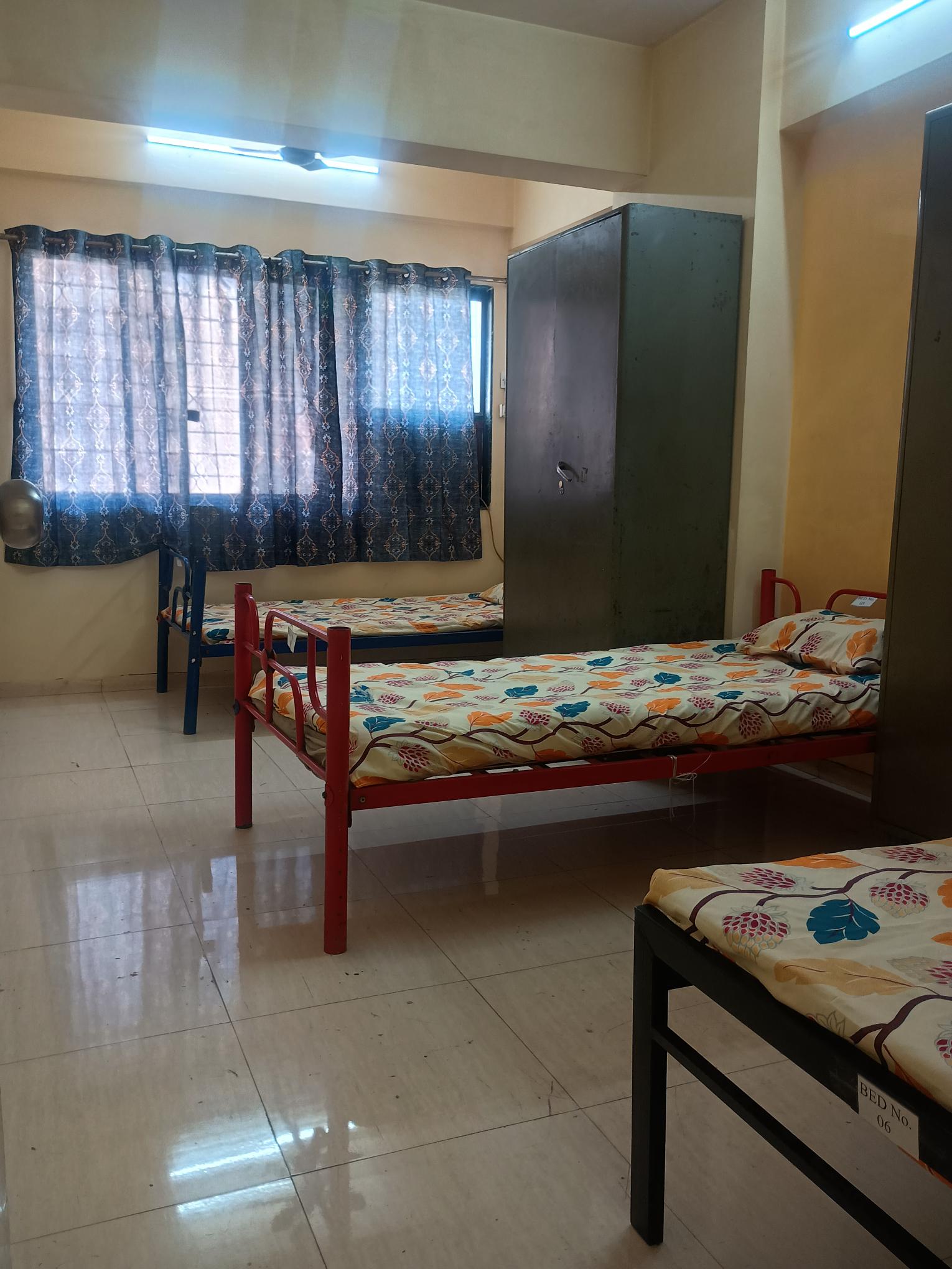 Girls PG room in Goregaon East Mumbai for working women
