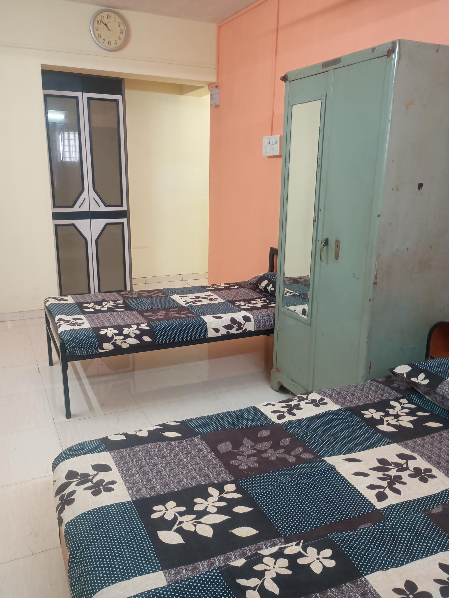 Girls PG room near Goregaon East Railway Station